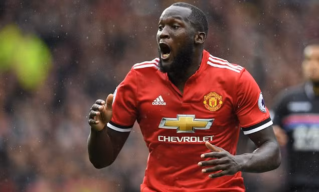 Chấn thương Lukaku không nghiêm trọng: Lukaku đã dính chấn thương ở trận gặp Crystal Palace mới đây và không thể tập luyện cùng các đồng đội khi lên hội quân ở đội tuyển Bỉ. Bác sĩ của LĐBĐ Bỉ lập tức đưa Lukaku đi chụp MRI. Kết quả cho thấy, chân sút 24 tuổi này không bị rạn xương hay tổn thương dây chằng như lo ngại ban đầu. Ảnh: Goal