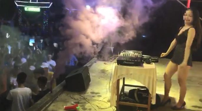 Xon xao truong THPT to chuc hoi trai nhu vu truong