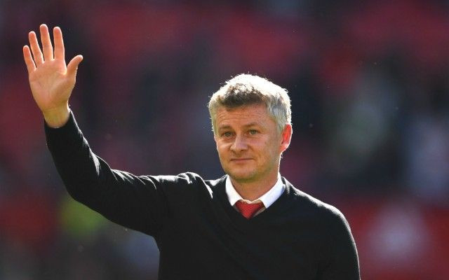  Chuyển nhượng cầu thủ từ Manchester Evening News, MU tìm kiếm thêm sự lựa chọn nơi trung tuyến khi Ander Herrera đã ra đi, còn Nemanja Matic đã có dấu hiệu tuổi tác.