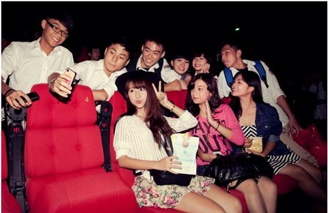 Ngoài ra, một số rạp mới khác cũng có thể đặt trong danh sách lựa chọn của bạn như Trung tâm chiếu phim Quốc gia, Rạp Tháng Tám, Royal City, Times City hay Megastar Mipec Tower là địa điểm được các bạn trẻ hay chọn để thưởng thức những bộ phim. Nhưng một lưu ý nhỏ cho các bạn đó là nếu muốn xem phim vào dịp Tết thì hãy đặt vé trước.