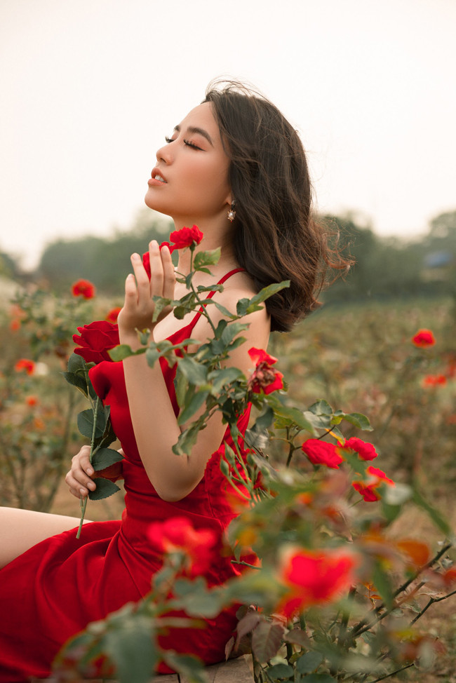 Trước câu hỏi về dự định kết hôn, Linh Miu cho hay: "Tôi vốn thuộc tuýp sợ kết hôn. Tuy nhiên đến khi gắn bó với bạn trai hiện tại, tôi đã bớt ác cảm về hôn nhân. Thú thật là chưa bao giờ tôi gặp một người đàn ông mang đến cho mình cảm giác an tâm và tin tưởng như vậy. Tuy nhiên, để đi đến kết hôn thì tôi vẫn chưa thực sự sẵn sàng, bởi chúng tôi còn khá trẻ, chưa "công thành danh toại".