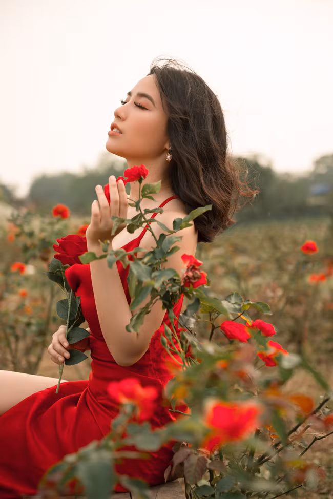 Trước câu hỏi về dự định kết hôn, Linh Miu cho hay: "Tôi vốn thuộc tuýp sợ kết hôn. Tuy nhiên đến khi gắn bó với bạn trai hiện tại, tôi đã bớt ác cảm về hôn nhân. Thú thật là chưa bao giờ tôi gặp một người đàn ông mang đến cho mình cảm giác an tâm và tin tưởng như vậy. Tuy nhiên, để đi đến kết hôn thì tôi vẫn chưa thực sự sẵn sàng, bởi chúng tôi còn khá trẻ, chưa "công thành danh toại".