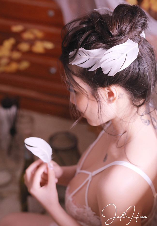 Thành công trong sự nghiệp, Linh Miu còn may mắn có được tình yêu đẹp với bạn trai Thái Sơn. Quen biết và yêu nhau hơn 2 năm, Linh Miu và bạn trai đã quyết định "sống thử" và được gia đình ủng hộ.