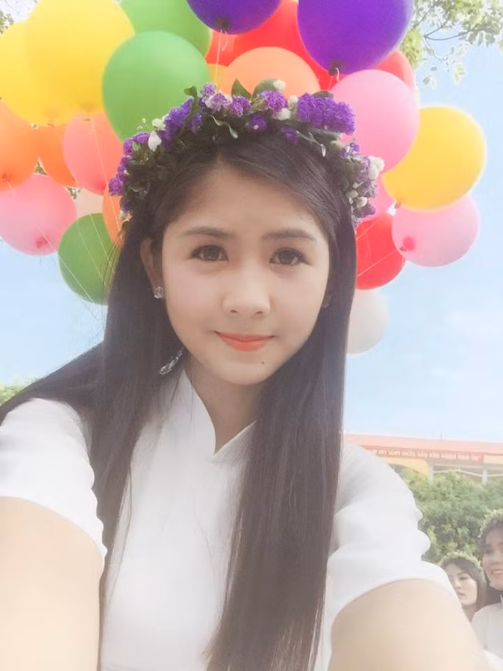 Nhưng hiện tại, cô nàng hot girl Hải Dương này vẫn chưa hé lộ bất cứ chút thông tin gì về ngành học cũng như ước mơ nghề nghiệp của mình trong tương lai.