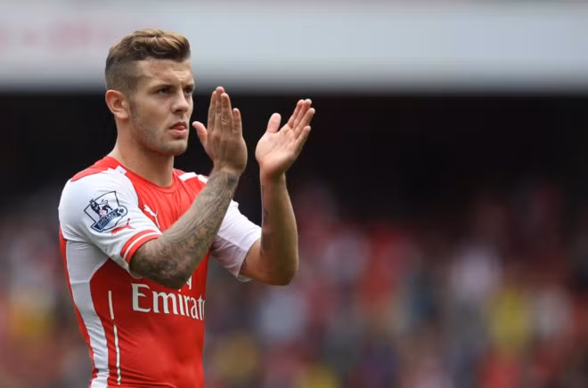 Wilshere trên đường rời Arsenal: Truyền thông Anh đưa tin, Arsenal đã đồng ý bán tiền vệ Jack Wilshere cho CLB Sampdoria với giá chỉ 9 triệu bảng. Trước đó, cầu thủ sinh năm 1992 cũng được Man City liên hệ nhưng phía Arsenal kiên quyết không bán cầu thủ cho đối thủ cạnh tranh trực tiếp tại giải Ngoại hạng. Ảnh: Goal