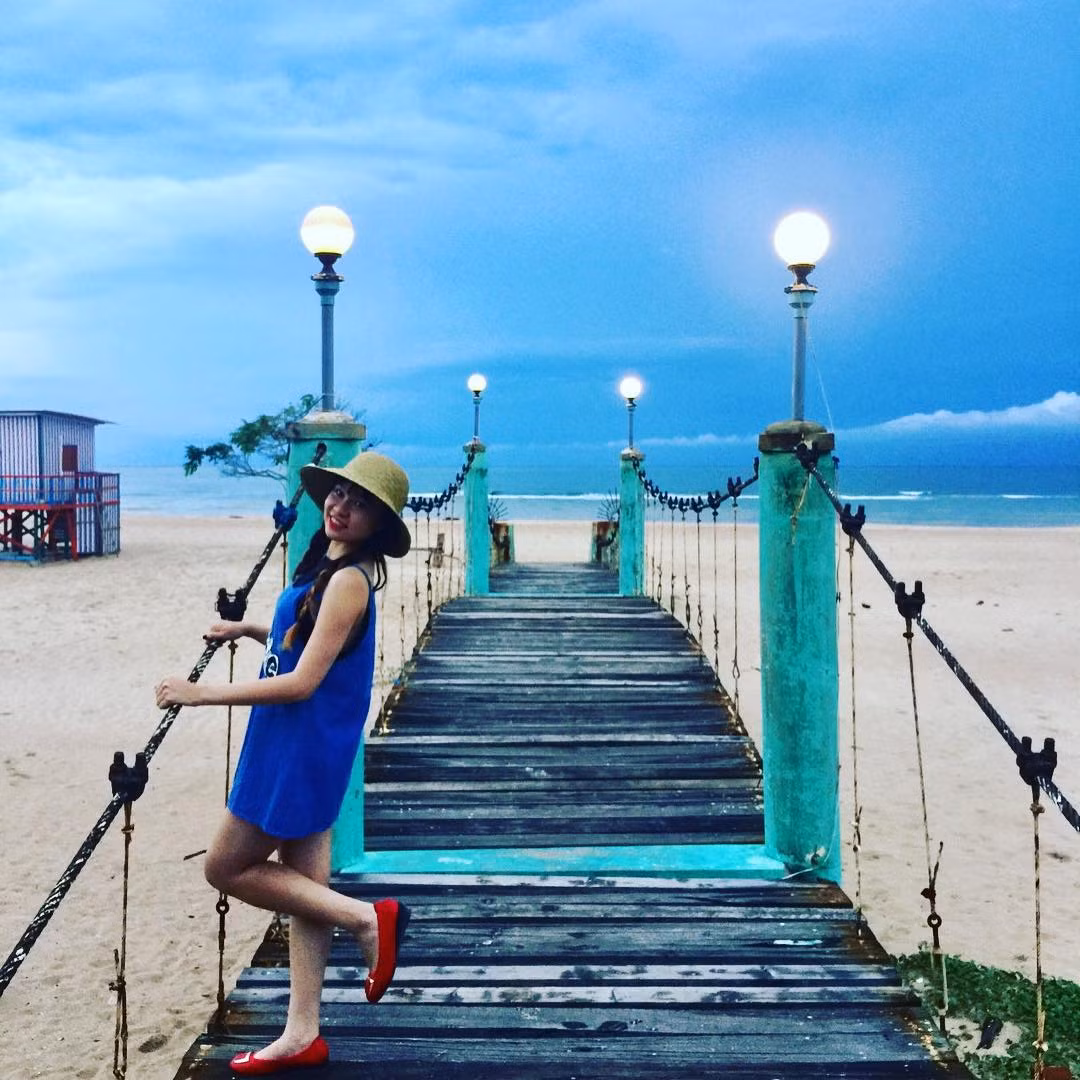 Đặc biệt, ở Hodota còn có một con đường đâm thẳng ra biển đang gây sốt trong thời gian gần đây khiến du khách vô cùng thích thú.