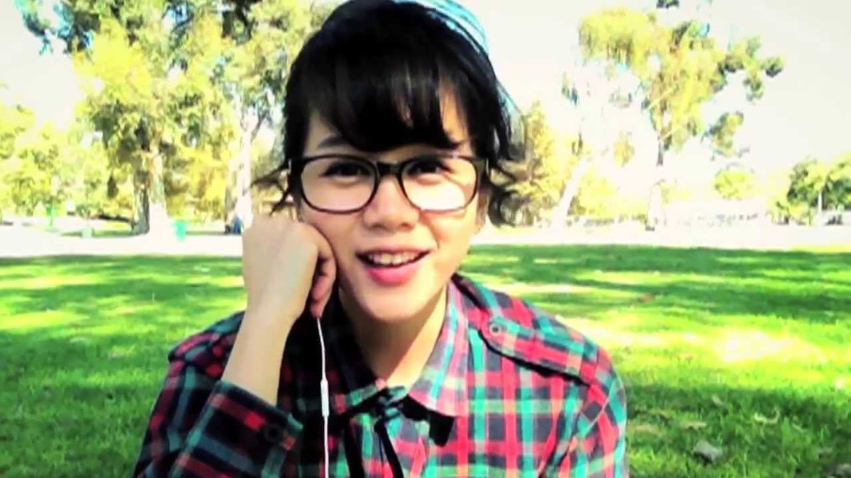  An Nguy tên thật là Ngụy Thiên An (SN 1986), cô nàng này bắt đầu được mọi người chú ý khi bắt đầu làm vlog cách đây 5 năm và là một trong những vlogger đời đầu cùng với những tên tuổi đình đám khác như Toàn Shinoda, JVevermind hay cả Huyme.