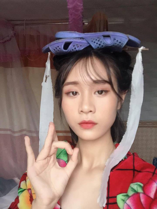 Ngoài để ý đến việc cosplay, nhiều người còn dành lời khen cho nhan sắc xinh đẹp của cô nàng Phạm Ánh.