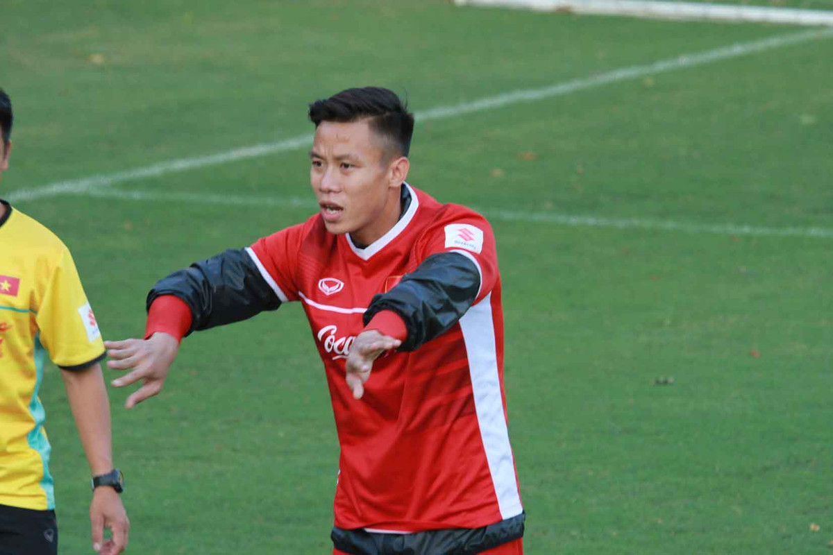 Fan bat ngo voi cau thu Viet Nam nang can nhat tham du Asian Cup 2019