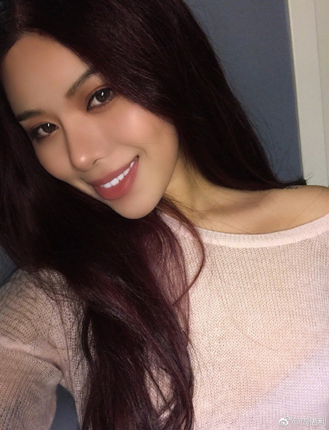 Kiên trì một thời gian dài với kế hoạch này, không chỉ thành công vứt bỏ mỡ thừa, tinh thần của Nặc Lợi cũng tươi tắn, thoải mái hơn rất nhiều. Mất hơn 6 tháng vất vả, Nặc Lợi đã giảm được 36kg.