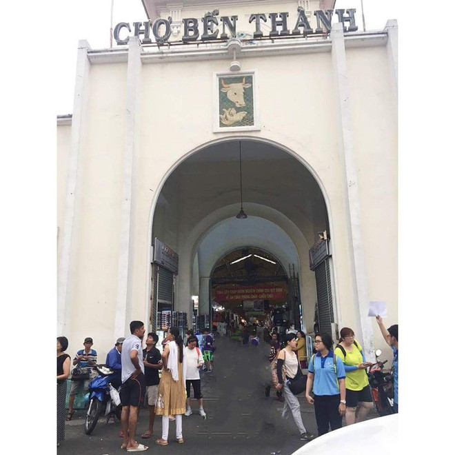 Nhờ xóa những người xung quanh nhưng vì nhiệt tình quá mà dân mạng nhỡ tay xóa luôn cả cô gái.