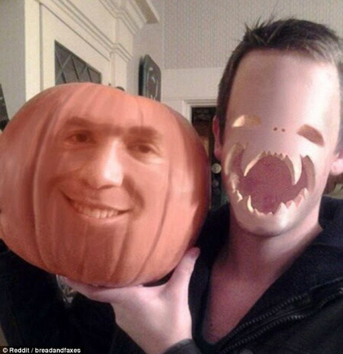 Không chỉ ghép hoán đổi mặt người với nhau, dân mạng còn đưa cả những khuôn mặt quái dị khác trên một số đồ vật, gắn lên mặt người tạo ra kết quả kinh dị như thế này.