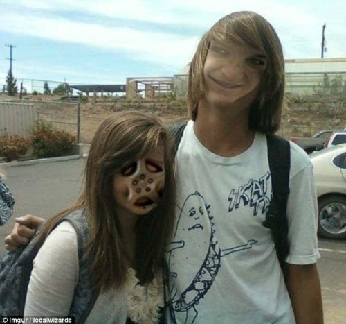 Việc ghép hoán đổi khuôn mặt của các nhân vật trong ảnh với nhau đôi khi tạo nên nhiều bộ dạng mới kỳ quặc đến mức "không thể tin nổi". Không ít pha hoán đổi đã tạo ra những khuôn mặt mới giống như quái thai, dị dạng.