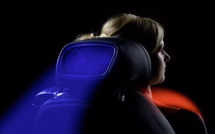 Đây là hệ thống sưởi vùng cổ có thể thổi hơi ấm cho người ngồi được trang bị trên các xế mui trần như SL, SLK và E-class của Mercedes. Hệ thống này có giá lên tới 3.390 USD (hơn 70 triệu đồng).