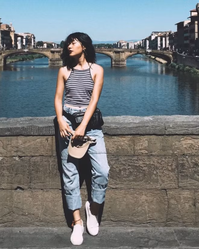 Với chiều cao 1m67 cùng vóc dáng cân đối, năm ngoái Thu Anh đã đăng ký dự thi Vietnam's Next Top Model. Thế nhưng tinh ý sẽ nhận ra vòng 1 của cô nàng cũng không mấy nảy nở.