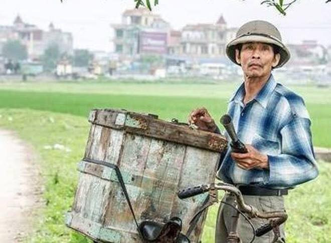 Nickname Hoàng My chia sẻ: "Ngày xưa, mẹ cứ hay mắng mình răng rằng: "Có ngon lành gì cho cam kem thì toàn đá với đường hóa học mà suốt cứ ngày mua vớ vẩn mà ăn cho đau bụng".