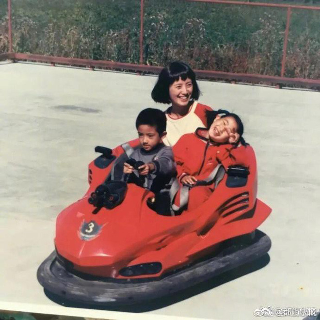 Việc khoe ảnh thanh xuân của các bà mẹ đẹp chẳng kém cạnh các hot girl ngày nay đã trở nên quen thuộc với giới trẻ Việt. Tuy nhiên, mới đây mạng xã hội Trung Quốc mới rộ lên phong trào này và nhanh chóng trở thành trào lưu mạng xã hội mới ở xứ Trung.