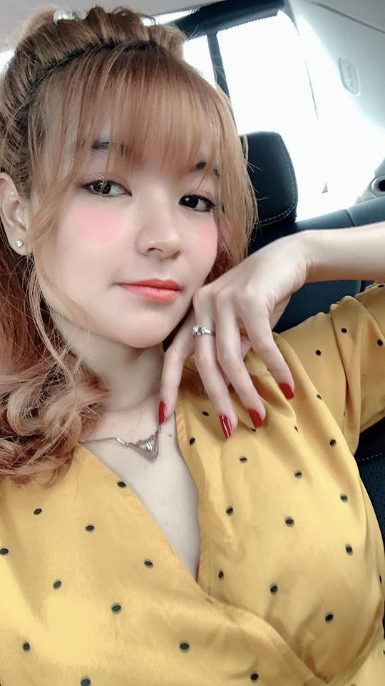 Theo chia sẻ với báo giới, Văn Khoa cho biết cả hai yêu nhau từ khi nam diễn viên hài còn chưa được ai biết đến. Vì vậy, với Khoa, cô gái này là người đã cùng anh vượt qua tất cả những khó khăn, áp lực từ ngày tay trắng.