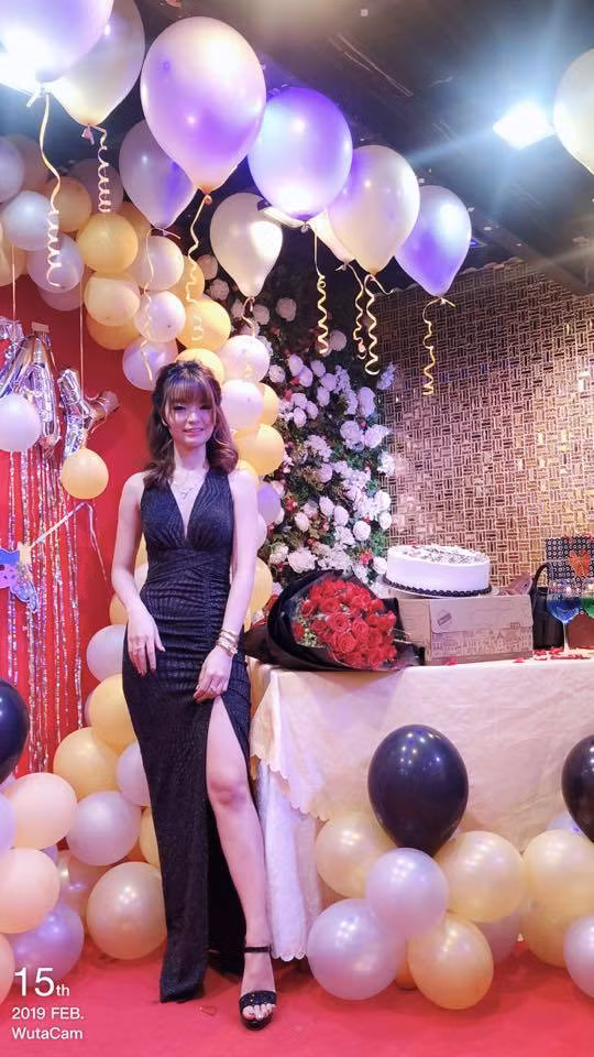 Do đặc thù công việc, Mạc Văn Khoa cũng không có nhiều thời gian dành cho bạn gái như trước. Tuy nhiên, cả hai không còn cách nào khác ngoài việc thích nghi với hoàn cảnh này.