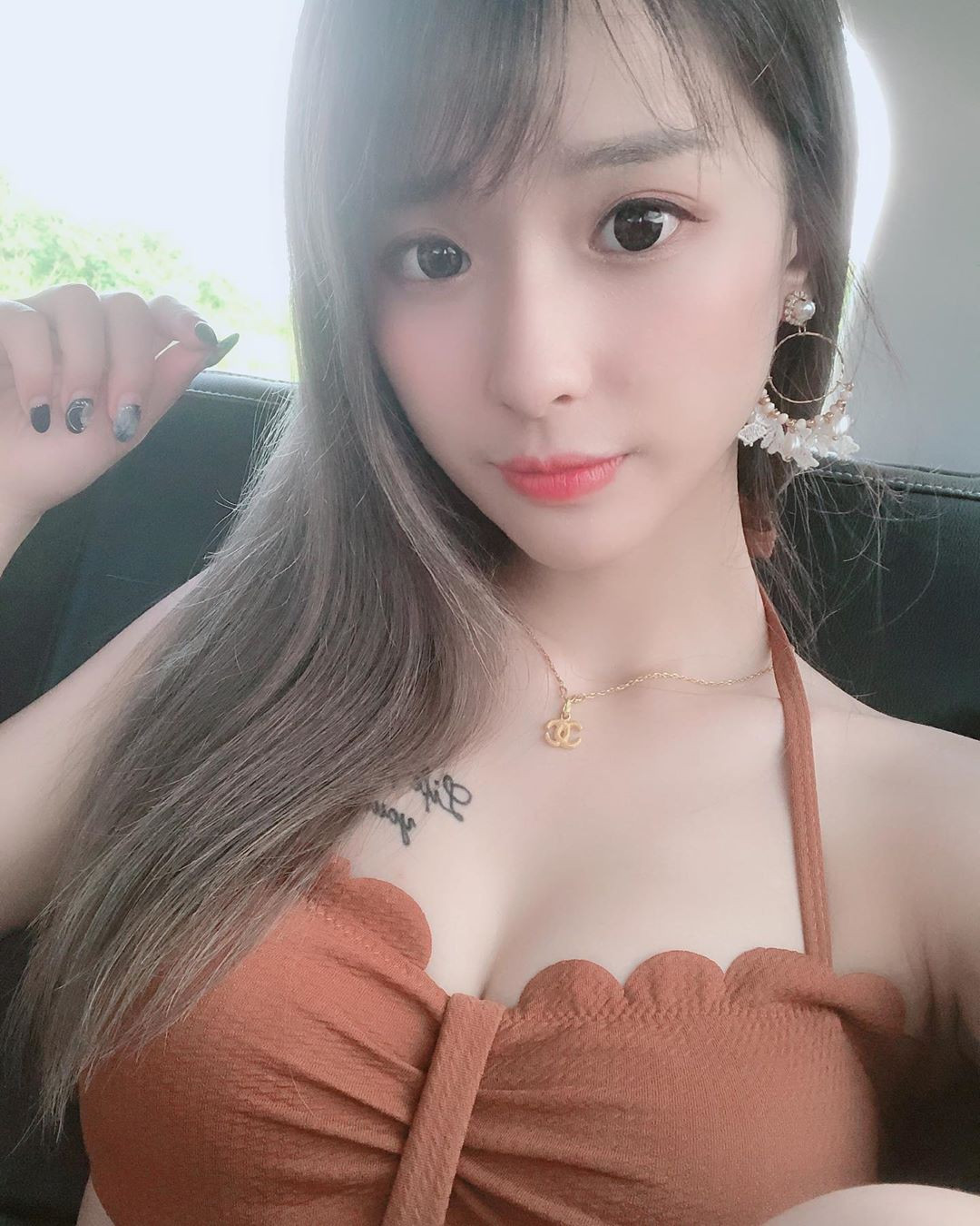 Dù không phải lúc nào cũng có mặt tại sạp hoa quả nhưng Pie vẫn giúp bố mẹ thu hút được một lượng lớn khách hàng, đặc biệt là các khách nam.