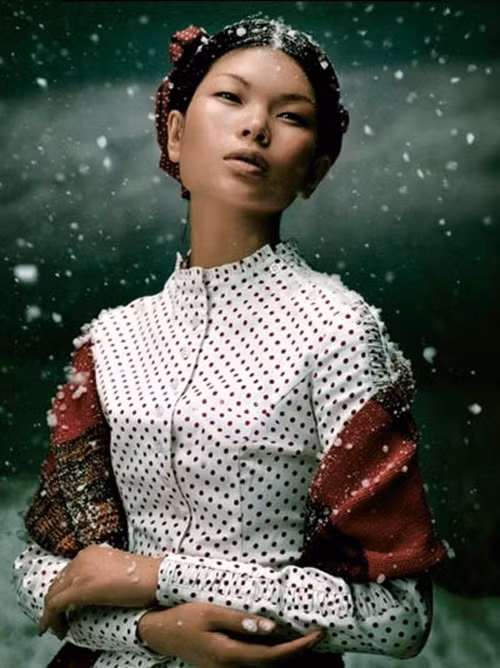 Sau cuộc thi, thành công đã đưa Lữ Yến tới Pháp sinh sống. Thời gian đầu ở "kinh đô thời trang" Paris cô nàng người Trung Quốc gặp nhiều khó khăn trong việc giao tiếp và chưa quen cách ăn uống, sinh hoạt tại nước ngoài.