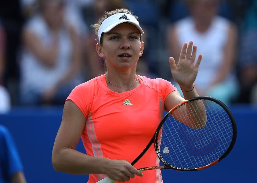 Simona Halep là cái tên tiếp theo được Forbes vinh danh. Tay vợt người Rumani này đã đoạt danh hiệu Grand Slam cuối cùng trong năm 2014. Chính điều này giúp tổng thu nhập của Simona Halep tăng lên đến 6,8 triệu USD. Bên cạnh tiền thưởng từ những danh hiệu, Simona Halep còn kiếm tiền từ những bản hợp đồng quảng cáo cho Adidas, Wilson và một số công ty tại Rumani.