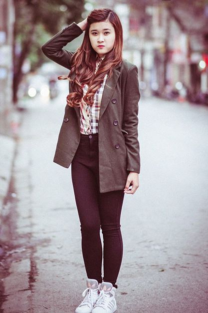 Sau thành công với clip cover, Anna Đặng tiếp tục tạo "sốc" cho dân mạng khi cô liên tục tham những trào lưu đang hot trên mạng xã hội. Mới đây nhất, cô gái xinh đẹp này đã tham gia vào trào lưu "siêu nhân biến hình". Anna Đặng cũng là người sở hữu clip "Something New" phiên bản Việt được nhiều bạn trẻ yêu thích nhất.