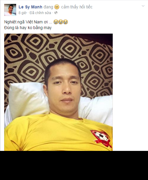 Ngoài những lời xin lỗi của các cầu thủ làm nhiệm vụ ở SEA Games, thì trên mạng xã hội Facebook. Những đàn anh ở nhà như cầu thủ Sỹ Mạnh cũng bày tỏ những dòng cảm xúc tỏ ra tiếc nuối cho các đàn em đang làm nhiệm vụ tại Singapore.