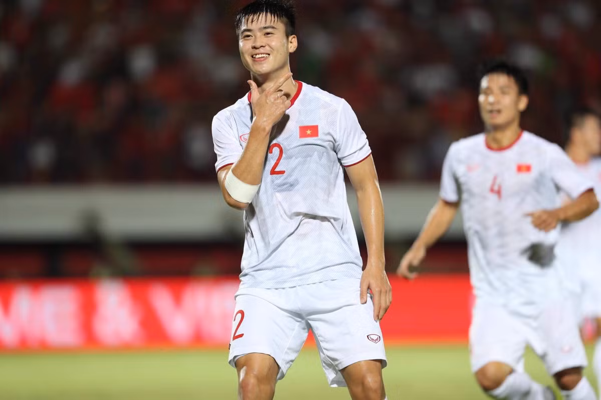 Ghi ban vao luoi Indonesia, Duy Manh an mung 