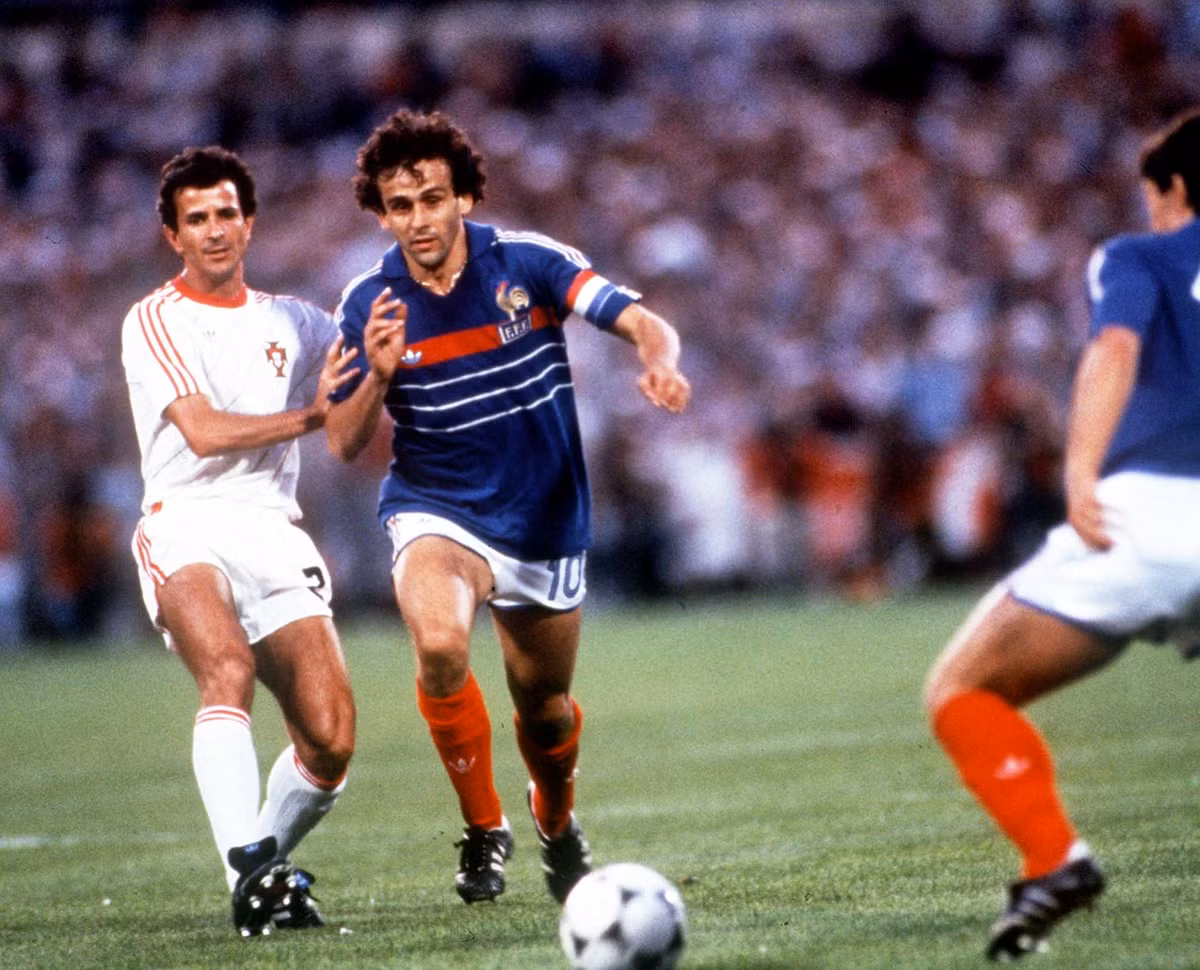 Sau chiến tích vào tới trận bán kết World Cup Espana 1982, Michel Platini chính là niềm hy vọng lớn nhất của Les Bleus tại kỳ Euro 1984 bởi ông vừa giành giải Quả bóng Vàng châu Âu.