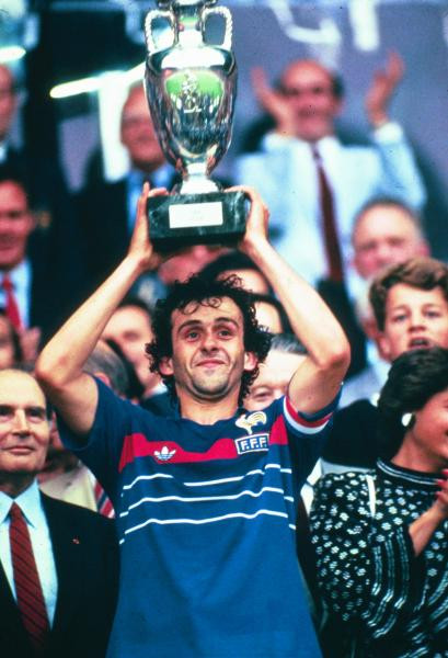 Tuyệt vời hơn, ở trận chung kết với Tây Ban Nha, ông tiếp tục ghi bàn mở tỷ số cho Pháp và mang về chiến thắng chung cuộc 2-0.