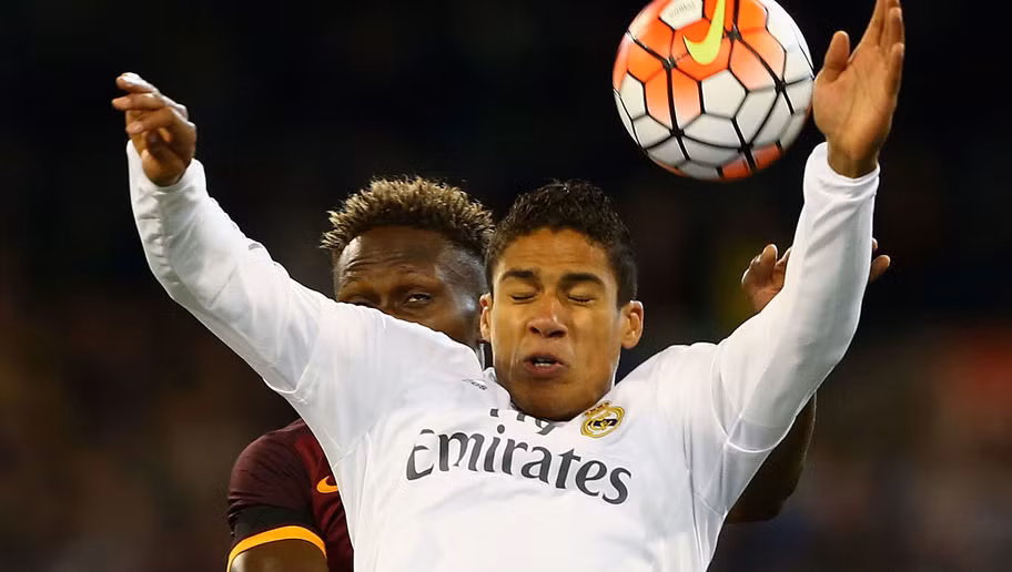 Thêm một trung vệ nữa của Real Madrid xuất hiện trong danh sách này, đó là trung vệ Raphael Varane. Anh đã có một năm thi đấu thành công khi gần như đẩy Pepe lên băng ghế dự bị, đáng chú ý là việc Varane chính là hậu vệ thi đấu nhiều trận nhất cho Real Madrid trong 12 tháng qua, nhiều hơn cả Ramos cũng như Pepe.