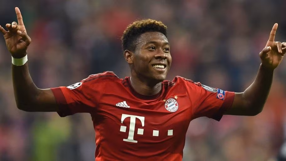 David Alaba là cầu thủ đa năng nhất thế giới hiện tại, cầu thủ này vừa có thể thi đấu ở vị trí trung tâm hàng thủ, hậu vệ cánh, tiền vệ cánh hay tiền vệ trung tâm. HLV Pep Guardiola chính là người khai phá ra tiềm năng tiềm ẩn của cầu thủ này, Alaba hiện là cầu thủ không thể thay thế trong đội hình Bayern Munich thời điểm hiện tại