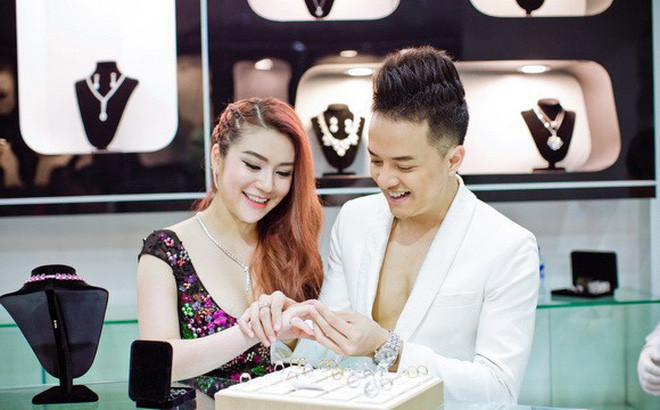 Hồi tháng 9, bệnh tình của Đoàn Dạ Ly cũng đã được thông báo trên trang cá nhân. Thông tin trên khiến không chỉ gia đình, bạn bè đồng nghiệp mà các fan yêu quý cô nàng Miss Teen một thời này không tránh khỏi được tâm trạng quá sốc.