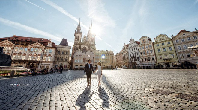 Chú rể Huy An nảy ra ý tưởng chụp ảnh cưới ở nhiều nước vào đầu năm 2016. Chàng trai vốn là nhiếp ảnh gia chuyên chụp ảnh cưới, từng theo chân khách hàng đến những địa điểm rất đẹp ở nước ngoài. Khi ấy, chàng trai tự hỏi tại sao mình và người thương lại không tự ghi lại những khoảnh khắc cho riêng mình ở chính những nơi này.