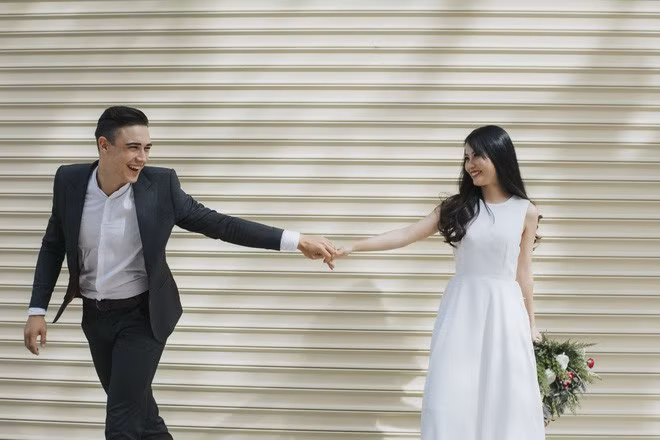 Hiện tại, Yura là designer còn Uyên chuyên về wedding planner. Cặp đôi đang có chung một dự án homestay với nhau tại Nha Trang.