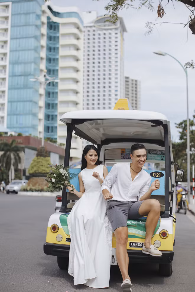 Nhan sắc của bạn trai Phương Uyên là tâm điểm chú ý bên cạnh nhan sắc của cô bạn sinh năm 1992 này.