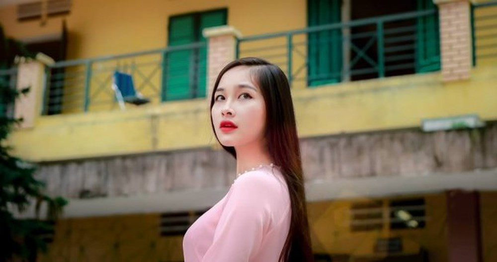 Cùng ngắm nhìn "Công chúa tóc mây" dài 1,4m gây sốt vì nhan sắc cực vi diệu