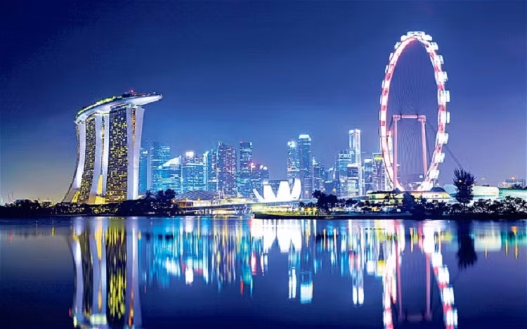 Singapore cũng miễn visa cho những người mang theo hộ chiếu phổ thông trong thời gian tạm trú không quá 30 ngày. Nhưng khác với Thái Lan, Singapore yêu cầu các du khách chứng minh được khả năng tài chính chi trả trong thời gian tạm trú tại nước này và có vé máy bay khứ hồi hoặc vé đi tiếp nước khác.