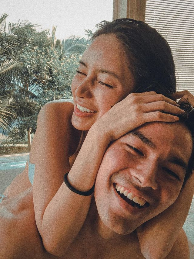 Không nói quá nhiều điều, Trang Anna chỉ lý giải bức ảnh cầu hôn của bạn trai với dòng caption: “I love Him. And I said Yesssss” (Tạm dịch: Tôi yêu anh ấy. Và tôi nói đồng ý).