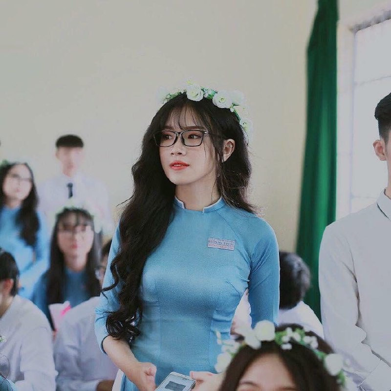 Có thể nói, nữ sinh Việt xinh nhất là khi xoã tóc và mặc áo dài, bởi vì những lúc ấy cô nàng nào cũng dịu dàng và nữ tính đến khó tả.