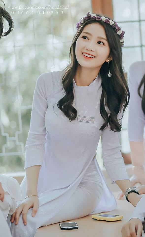 Nhận về những tấm ảnh đẹp và được mọi người chú ý hơn sau khi nổi tiếng trên mạng, tuy nhiên Nhật Linh cũng rất buồn khi đọc nhiều bình luận tiêu cực về mình.