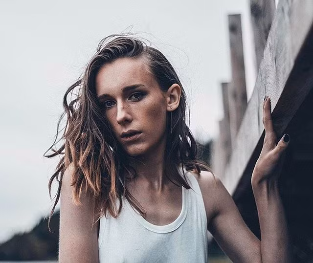 Andrey Nagorny hiện đang sinh sống tại thành phố Yuzhno-Sakhalinsk (Nga), đã có quyết định táo bạo sau khi nghe lời thách thức của bạn gái mình và chấp nhận mặc trang phục nội y nữ để tham gia cuộc thi tuyển chọn người mẫu ảnh.