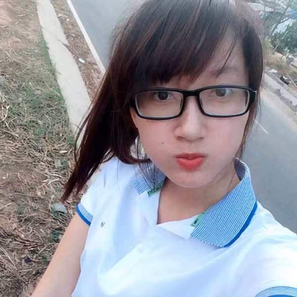 Tài năng, xinh đẹp nhưng cô nàng hot girl của làng cờ vua Việt không hề chảnh và được nhiều đồng đội quý mến bởi tính cách dễ gần, hóm hỉnh, thường xuyên chọc cười đồng đội.