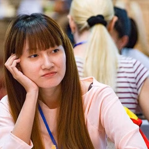 Võ Kim Phụng sinh năm 1994 tại Huế, hiện tại cô này kiện tướng cờ vua của Việt Nam. Mới đây, cô gái tài năng này đã xuất sắc vượt qua nhiều kỳ thủ kì cựu để giành tấm vé tới dự Giải cờ vua vô địch thế giới.