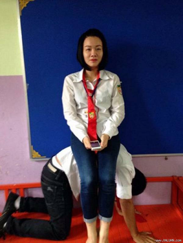 Các bạn học sinh khác cũng chẳng "chịu thua" mà cũng phải khoe ngay một loại ảnh thẻ "bá đạo" theo cách của mình.