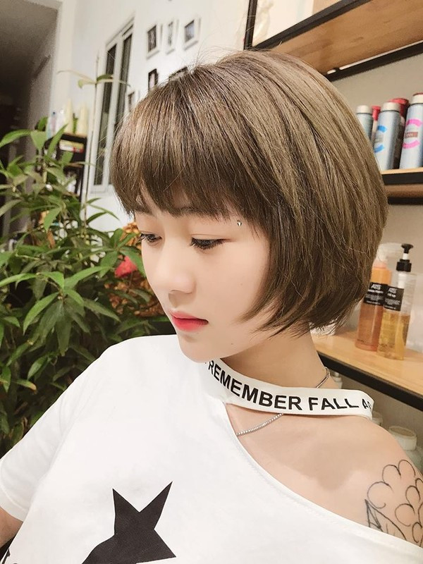 Sau vụ việc bị bắt, dường như độ hot "giang hồ online" này không suy giảm. Đặc biệt, đời tư và người yêu Khá Bảnh là ai khiến nhiều người tò mò và tìm kiếm. Trong đó có hình ảnh một cô gái xinh đẹp được cho là người yêu của Khá.