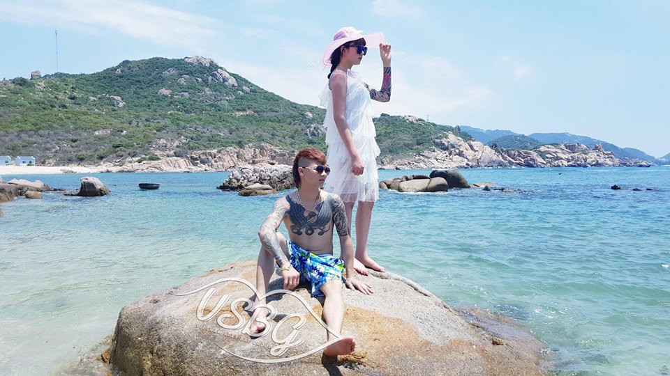 Ngay khi xuất hiện trên mạng xã hội, thông tin về cô bạn gái của Khá Bảnh đã gây nên nhiều luồng tranh cãi. Nhiều người không ngần ngại dành lời khen cho nhan sắc của Hương Dương.