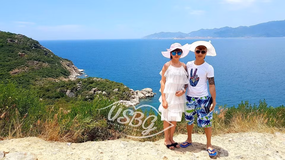 Nhờ sức hút của Khá Bảnh, mà Hương Dương có hơn 80 nghìn người theo dõi trên trang cá nhân và khá tốt cho việc kinh doanh mỹ phẩm online của cô.