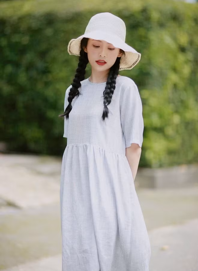 Với mái tóc đen, ánh mắt trong veo và có vẻ man mác buồn cũng khiến thần thái của Hải Yến trong các bức ảnh trở nên cuốn hút hơn hẳn.